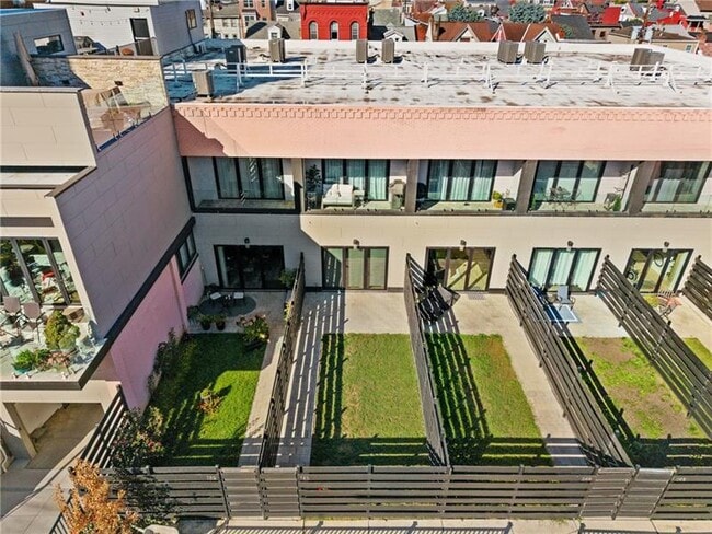 Building Photo - 150 S 15th St