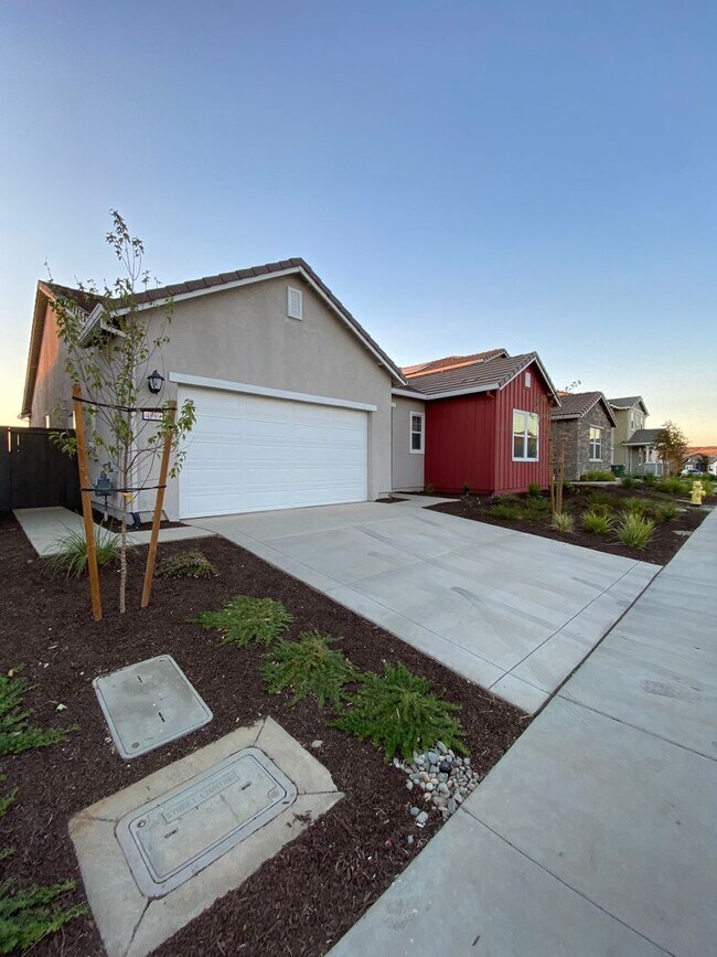 Building Photo - SAVE MONEY WITH SOLAR! Stunning Russell Ranch Home in Folsom Ranch – 3 Bedrooms + Office!
