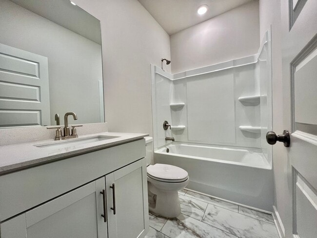 Building Photo - 5 Bed, 3.5 Bath Home w/ 2 Car Garage in Harvest Point