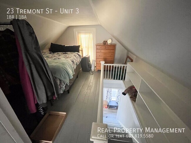 Building Photo - Charming Downtown Exeter Apartment with Tw...