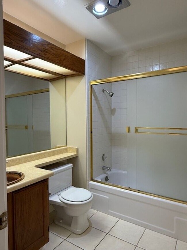 Building Photo - Spacious 1 Bedroom 1 Bath Upstairs Condo with a View