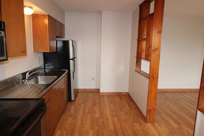 Building Photo - 845 Western Ave