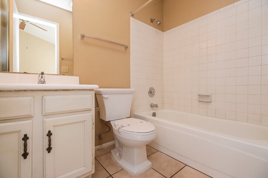 Building Photo - 4125 E La Puente Ave