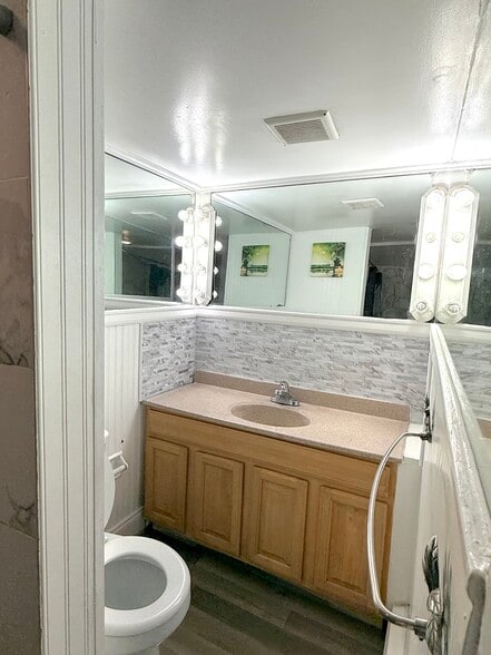 Building Photo - 84 Thorndike St