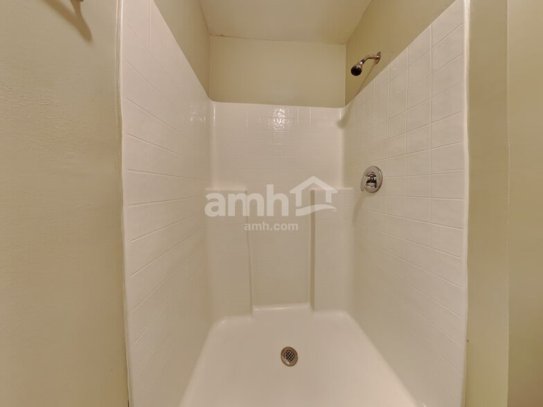 Building Photo - 1844 Saga Ct