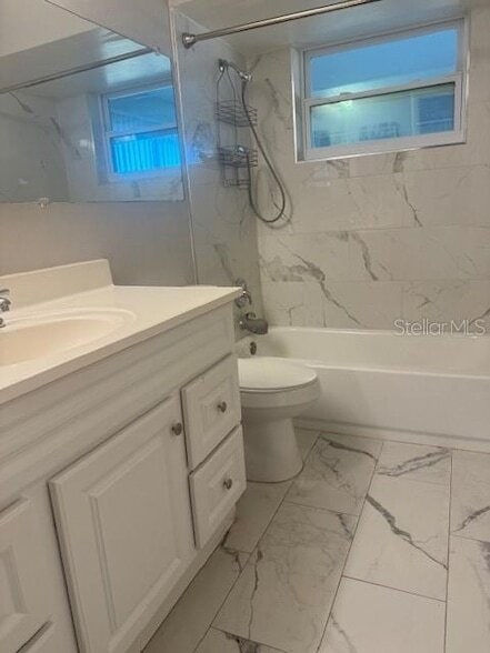 Building Photo - 3741 Kingsbury Dr