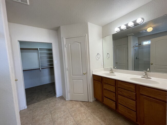 Building Photo - 3200 Ocate Meadows Ct NE