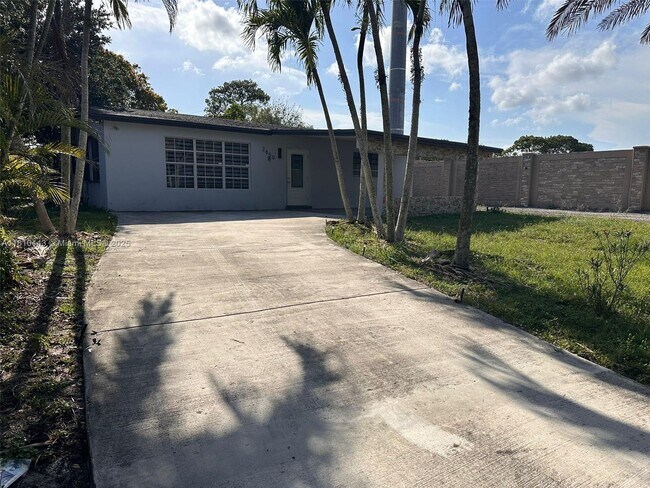 Primary Photo - 2850 N 62nd Ave