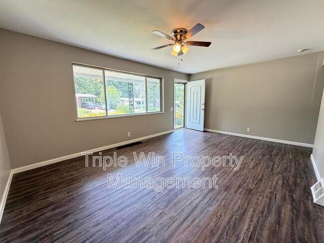 Building Photo - 10329 Chesley Dr