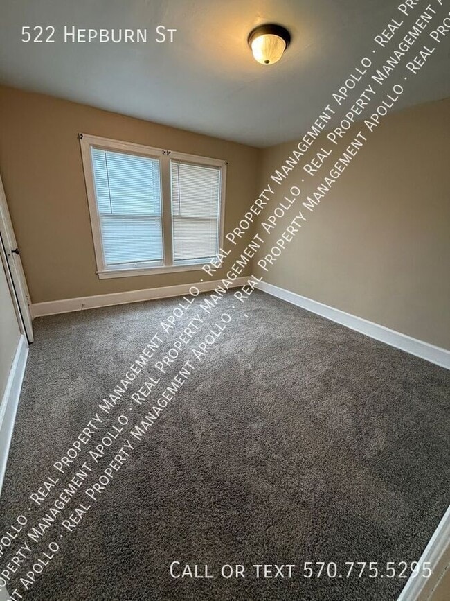 Building Photo - 522 Hepburn St