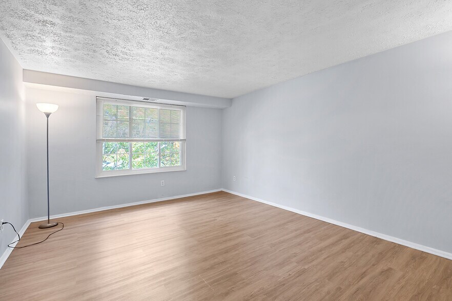 Building Photo - 976 Wood Hollow Dr