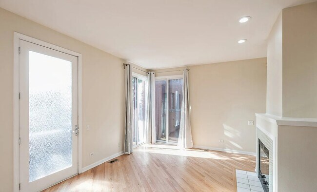 Building Photo - Comfortable Living in a Great Neighborhood