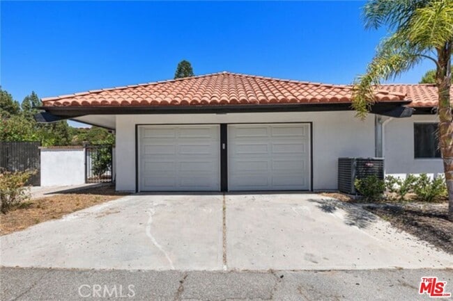 Building Photo - 2199 Summitridge Dr