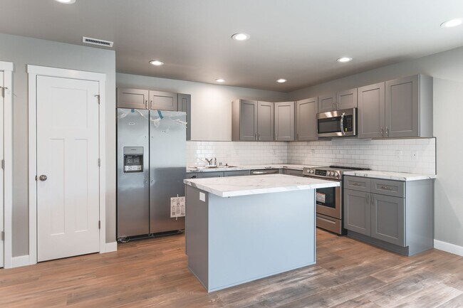 Building Photo - 3 Bed, 2.5 Bath Duplex in Royal City
