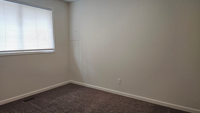 Building Photo - 1953-1953 S Owyhee St