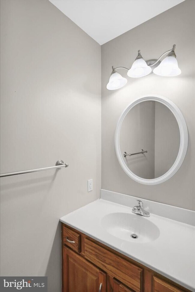 Building Photo - 3 Bed 3 Bath Updated Townhouse In Lititz