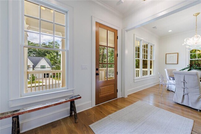 Building Photo - 2717 Skyland Dr NE