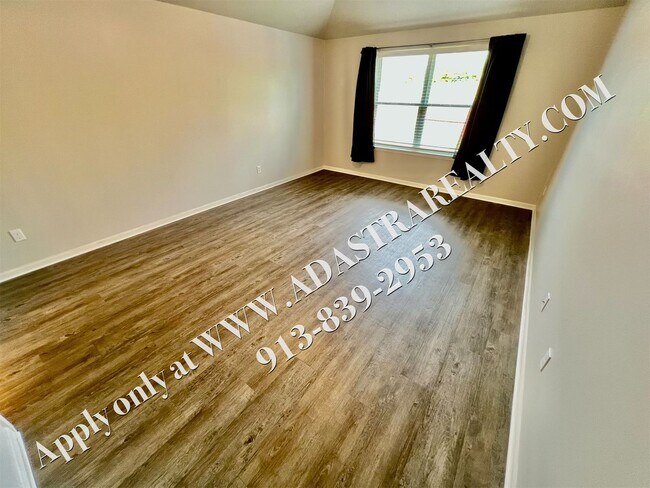 Building Photo - Like New Ranch in Spring Hill-Available in...