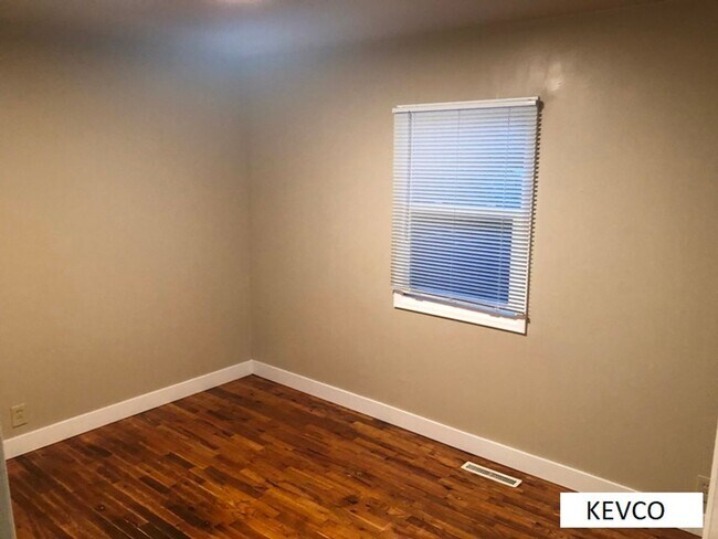 Building Photo - 314-320 Alpert Ave