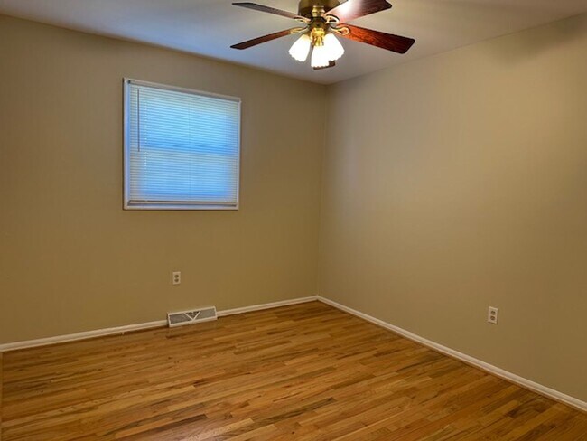 Building Photo - 3912 Brookridge Dr