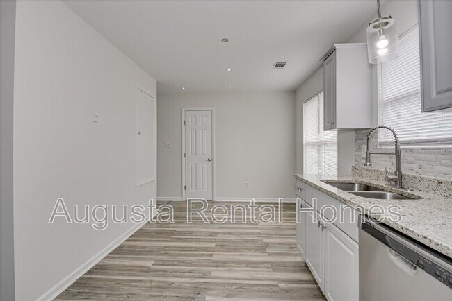 Building Photo - 4728 Laural Oak Dr