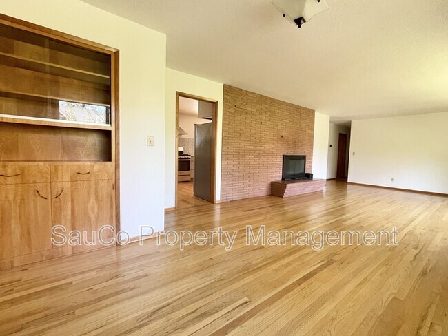 Building Photo - 5751 NE Lisbon Way