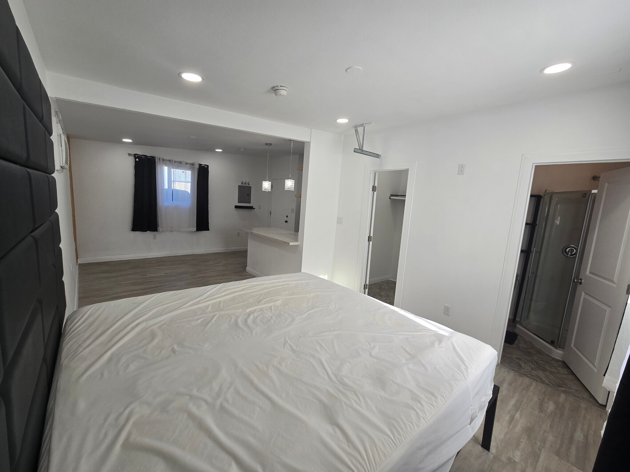 Building Photo - 1943 Claudina Ave