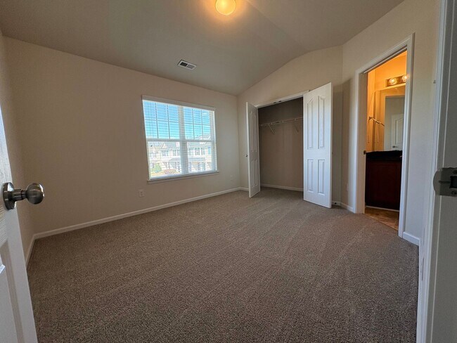 Building Photo - 2 Bedroom Townhome in Prosperity Village