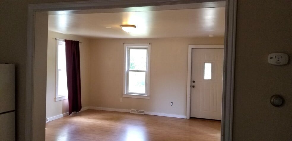 Building Photo - 404 2nd St