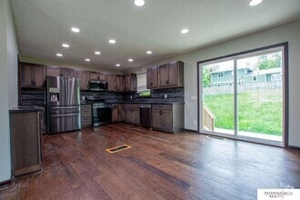 Building Photo - 12111 Miami St