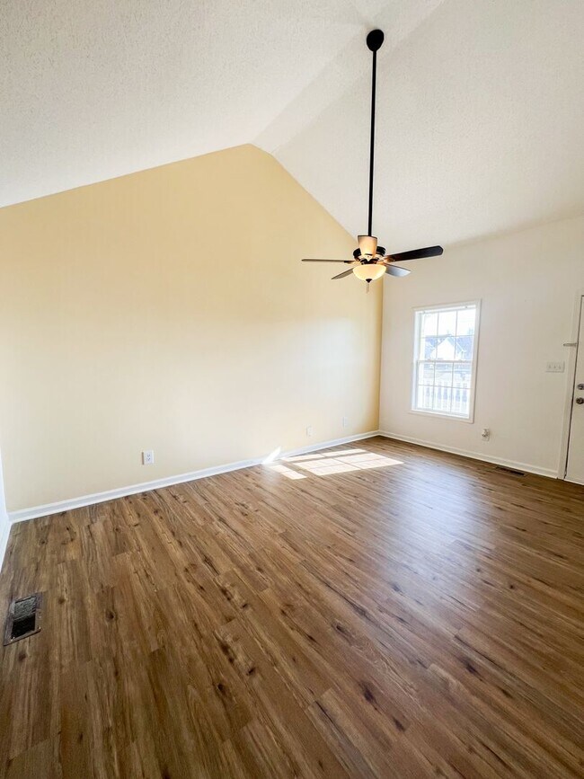 Building Photo - 438 Cranklen Cir