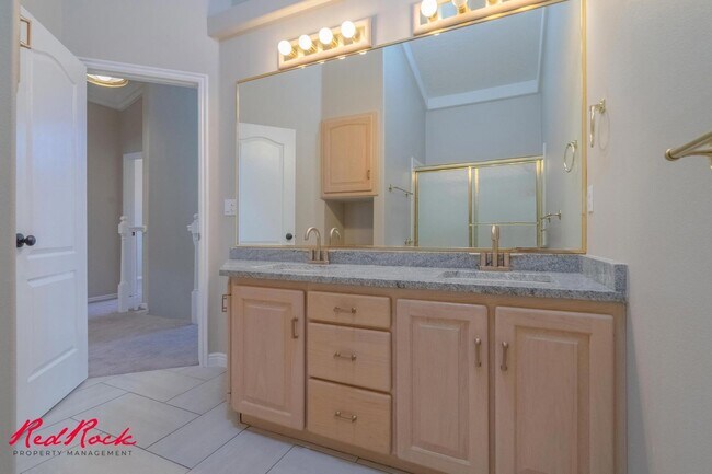 Building Photo - Spacious 6 Bedroom Home with a Balcony!