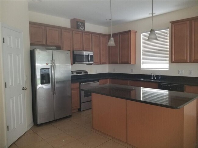 Building Photo - Move in Ready Home in Great Location