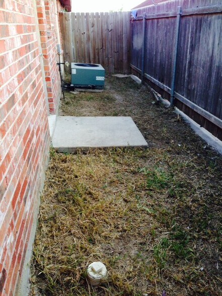 Building Photo - 1806 S Linden St