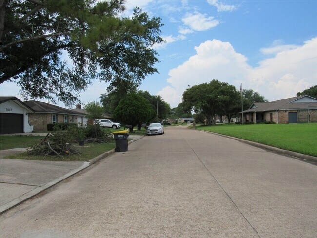 Building Photo - 7623 Silver Cloud Ln