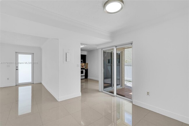 Building Photo - 4515 SW 68th Ct Cir
