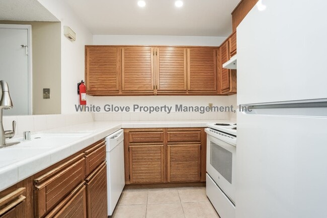 Building Photo - 1 Bedroom with Resort-Style Living at Le Parc | Open Floor Plan, Private Patio & Pools