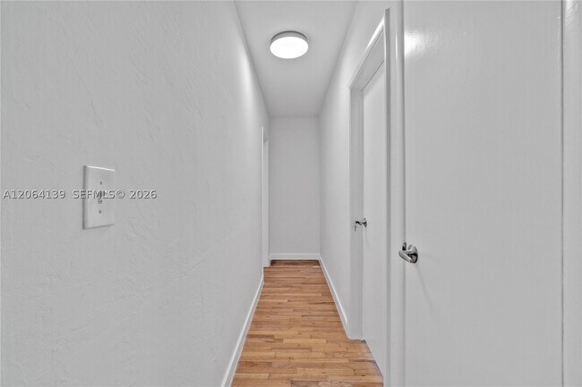 Building Photo - 411 Santander Ave