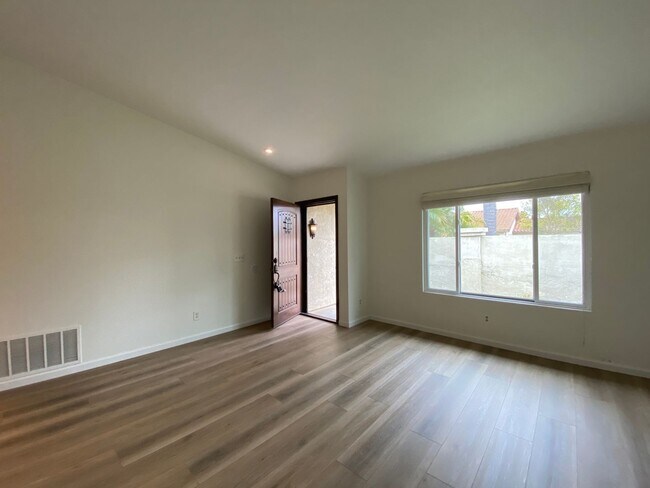 Building Photo - Spacious 4 Bedroom 2 Bath in Desirable Oceanside!