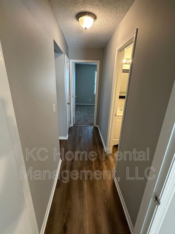 Building Photo - 433 Lee Dr
