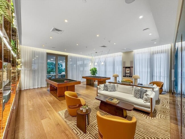 Building Photo - 2678 Tigertail Ave