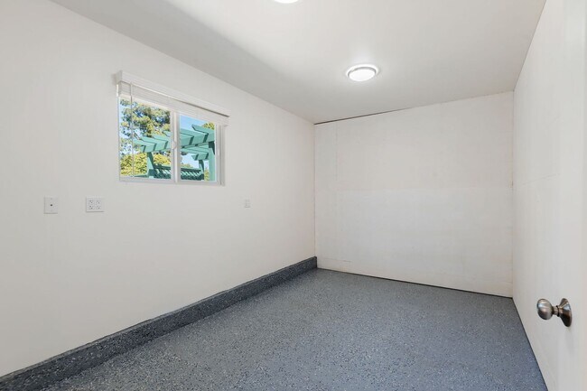 Building Photo - Beautifully redone Spanish duplex in peaceful and centrally-located Hidden Valley!