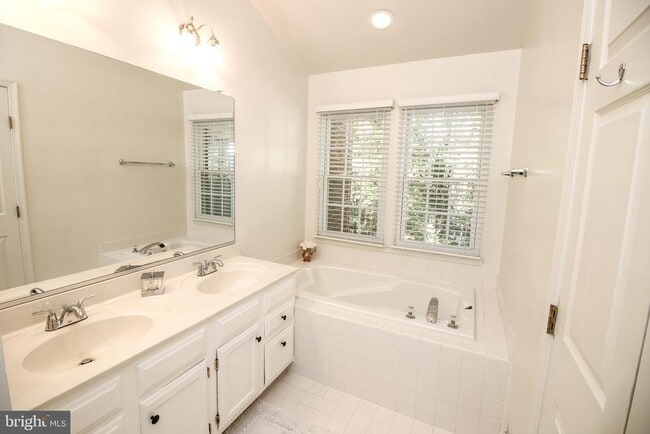 Building Photo - 1392 Park Garden Ln