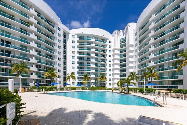 Building Photo - 7900 Harbor Island Dr