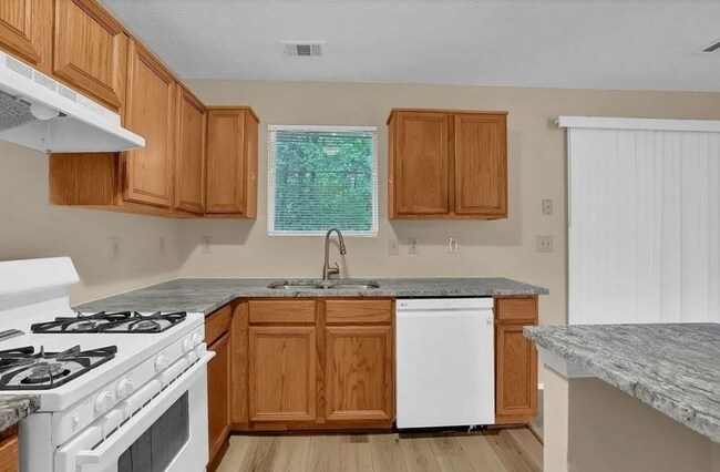 Building Photo - 3 bed 2 bath Elegant House in Dekalb!