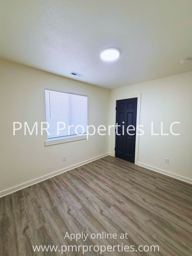 Building Photo - 909 S 15th St