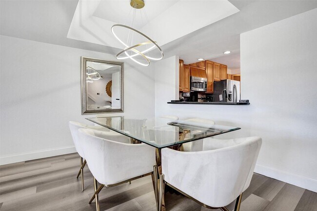 Building Photo - 270 Captains Walk