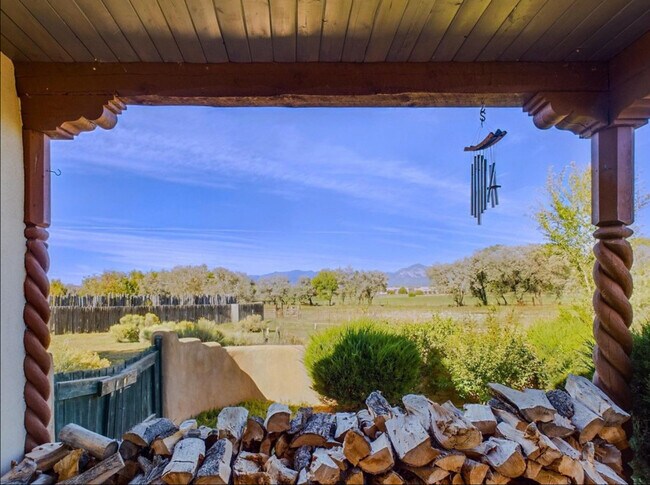Building Photo - 120 Los Cordovas