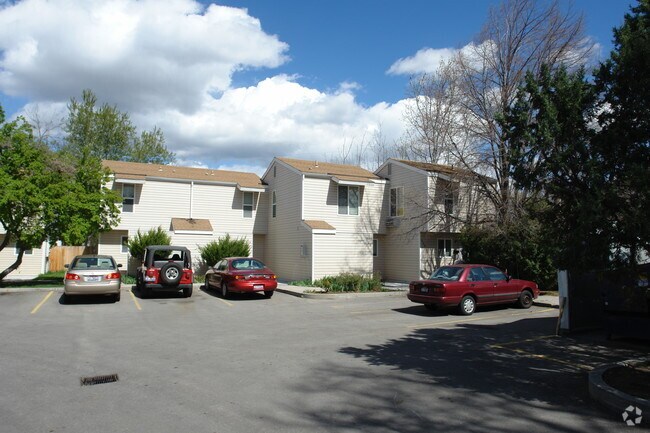 Building Photo - Treehouse Apartments
