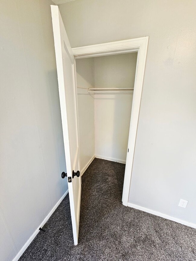 Building Photo - Move-In Ready 2BR/1BA Home w/ 2-Car Garage | Recently Updated